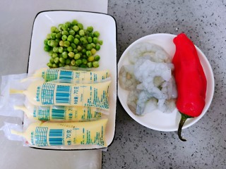 1、虾仁日本豆腐,准备食材