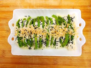 7、吃豆腐+健康饮食之好吃到飞起的牛油果拌豆腐,随意撒上黑芝麻！