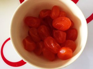 1、传统伍仁馅,柑橘切丝，充当青红丝