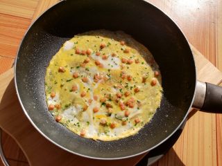 12、野葱鸡蛋饼儿,面饼煎熟就可以出锅了