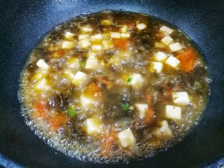11、紫菜番茄豆腐汤,加少许盐，淋入香油即可。