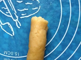 15、苏式梅干菜鲜肉月饼,从一头卷到另一头。