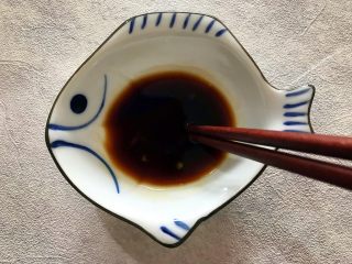 8、吃掉一朵花~三文鱼味道的牛油果刺身,搅拌均匀