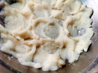 5、山药小饼,压成泥