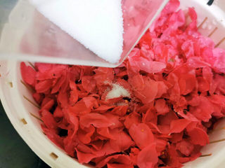 7、山药小饼,桃花加盐清洗干净