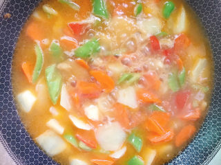 14、咖喱虾,大火烧开煮至9成熟