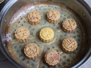 11、表情包双味南瓜饼,方子的材料做了两屉16个，刚好一锅