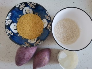 2、紫薯小米粥,准备食材备用
