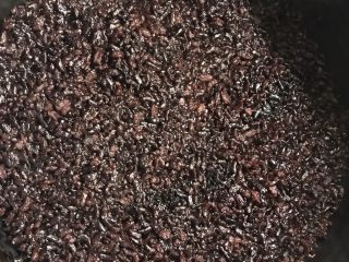 5、紫米粢饭团,黑米洗净加水煮熟