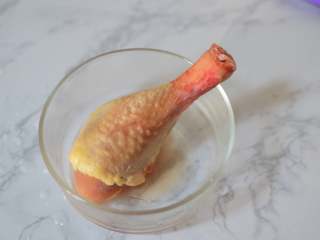 1、亲子丼,鸡腿洗净