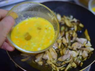 16、亲子丼,撒鸡蛋液