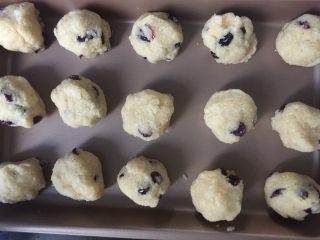 7、蔓越莓椰蓉月饼,平均每分30克、分十五份，冰箱冷藏半小时，