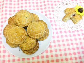 15、蔓越莓椰蓉月饼,趁热开吃咯