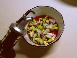 7、冬至美食  莓果烧鱼块,放入生抽