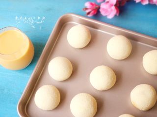 25、蛋黄肉松麻薯球,摆拍几张