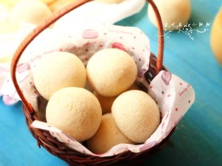 26、蛋黄肉松麻薯球,圆滚滚的