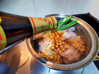 11、黄豆猪脚汤,去腥解腻就是它，绍兴黄酒