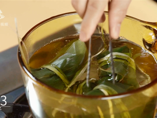 21、甜粽子和咸粽子都过时了！鲜果粽子才是王道,冷水下锅