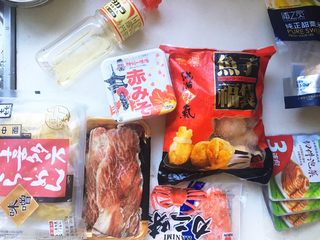 1、泡菜味噌汤面,先来一张合照。其实配菜随意啦，喜欢什么放什么。味噌平时会用日本原装的，这个是临时没味噌了在超市买的。基本都是购于超市。