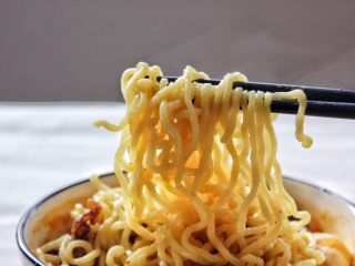 15、泡菜味噌汤面,面被汤浸润后吸足了汤汁，伴随着面一起滋溜滋溜的来让味蕾享受吧！