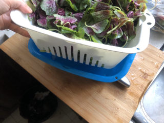 6、清炒苋菜,沥水篮控干水