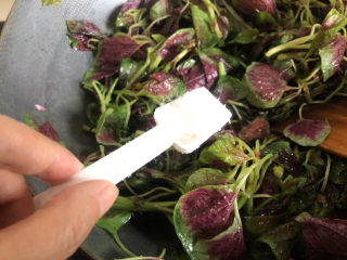 10、清炒苋菜,加糖提鲜