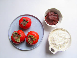 1、中秋烙糖饼,柿子两三个，红豆沙泥、面粉备好