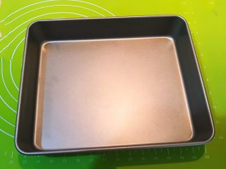 20、香肠苹果披萨,准备一个长方形烤盘