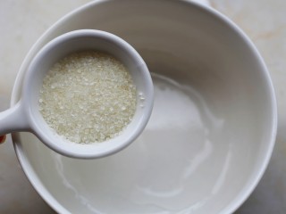 4、冬至美食  黑芝麻麻薯包,白糖。