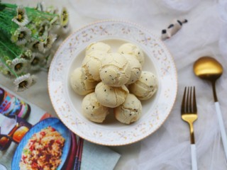 12、冬至美食  黑芝麻麻薯包,成品。