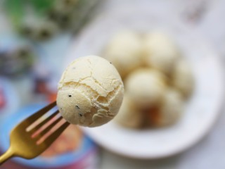 14、冬至美食  黑芝麻麻薯包,刚出炉超级香。