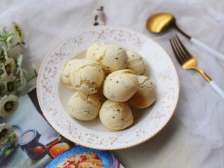 15、冬至美食  黑芝麻麻薯包,简单易做。