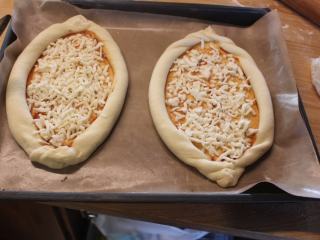 10、土耳其披萨,铺满莫札瑞拉吉士。