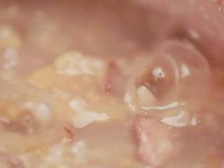 6、核桃芡实粥,煮至粥稠即可