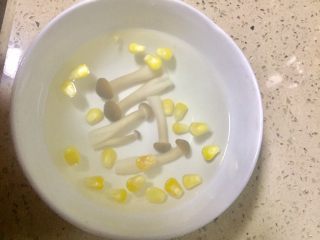 14、海苔鲜味三文鱼,微波炉里的碗取出