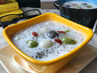 12、椰奶西米小丸子,好看又好吃的椰奶西米小丸子就完成了