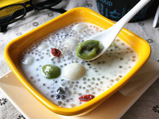 13、椰奶西米小丸子,小丸子大馅料,这是抹茶味