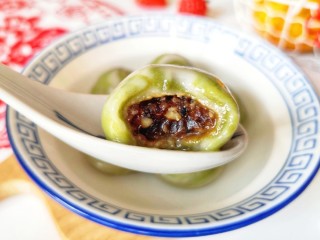 23、水果汤圆,咬一口，看得见的果仁。 