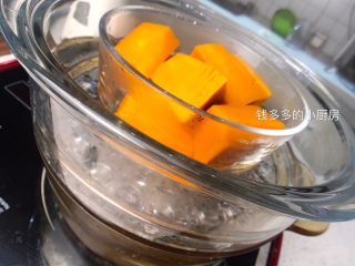 2、韩式南瓜粥,放入蒸锅大火蒸15分钟