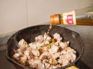 14、三杯鸡,加入料酒