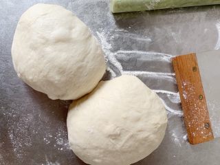 2、冬至美食—黑芝麻白吐司,分