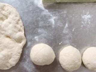 3、冬至美食—黑芝麻白吐司,分