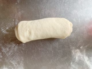 6、冬至美食—黑芝麻白吐司,卷在擀