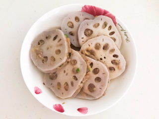 16、藕夹肉,藕夹蒸熟了