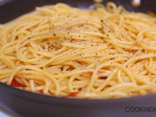 23、肉丸意大利面,撒上黑胡椒粉