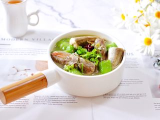 14、红蟹鱼炖丝瓜,鲜美无比又清爽营养丰富的红蟹鱼炖丝瓜出锅咯。