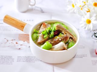 15、红蟹鱼炖丝瓜,我家宝贝一口气喝了一大碗。