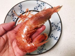 3、红烧虾,剪好的红虾