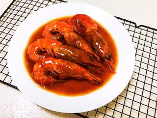 22、红烧虾,色泽红润，鲜香扑鼻的红烧虾就做好了~