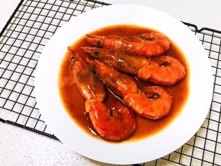 23、红烧虾,这道色泽艳丽，味道鲜香的红烧虾做法简单，低油低盐，色泽艳丽诱人，营养丰富~